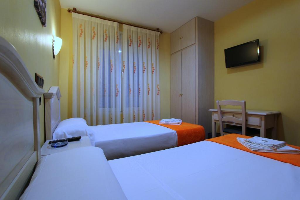 Hostal Regio Madrid Room photo